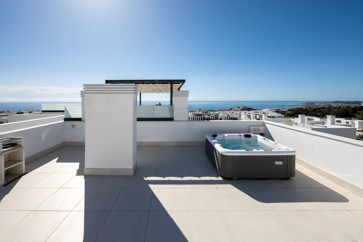 2 Bed Apartment for sale in Fuengirola Costa Del Sol, Málaga, Spain