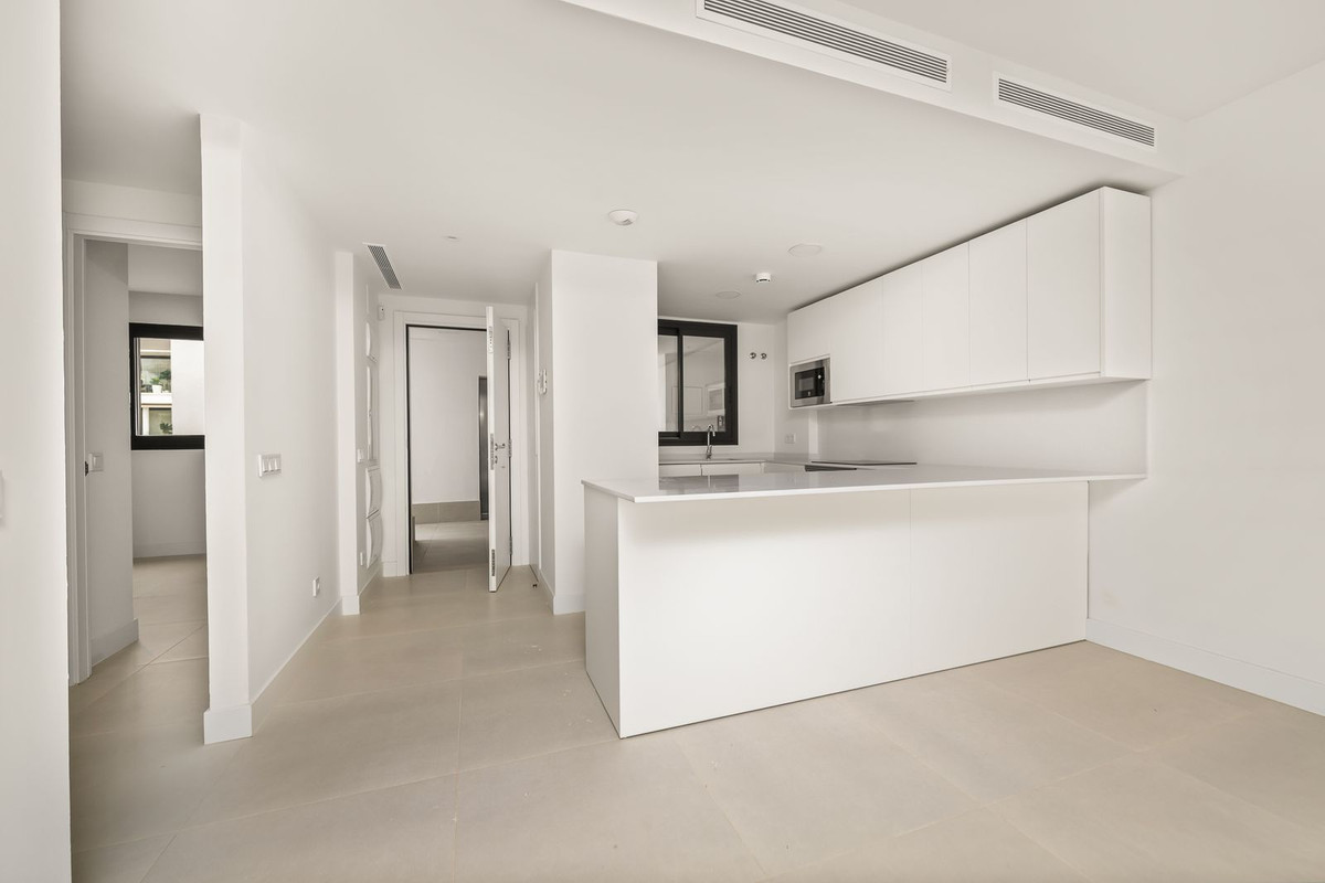 2 Bed Apartment for sale in Fuengirola Costa Del Sol, Málaga, Spain