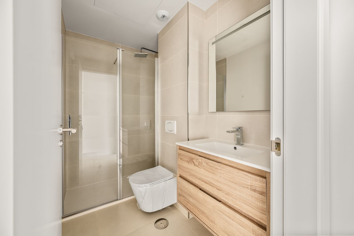 2 Bed Apartment for sale in Fuengirola Costa Del Sol, Málaga, Spain