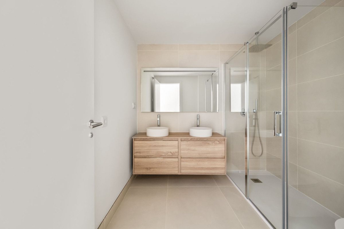 2 Bed Apartment for sale in Fuengirola Costa Del Sol, Málaga, Spain