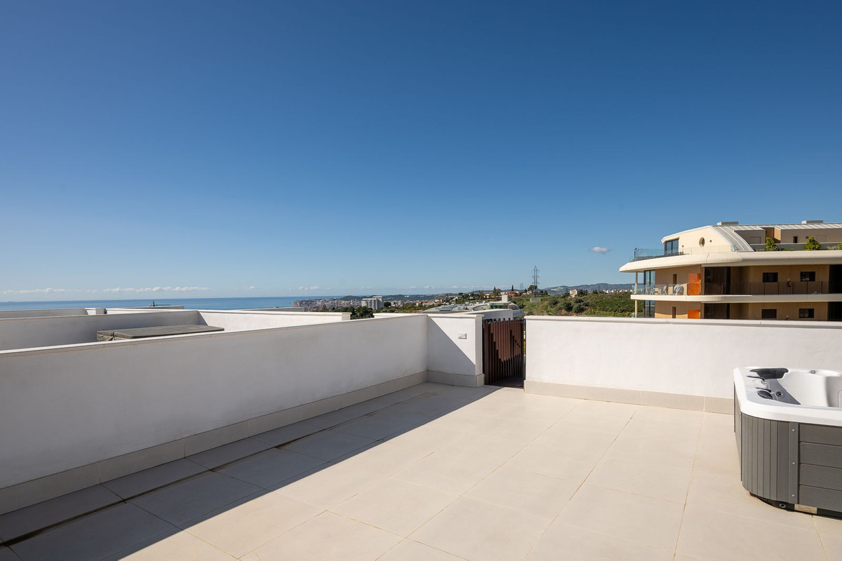 2 Bed Apartment for sale in Fuengirola Costa Del Sol, Málaga, Spain