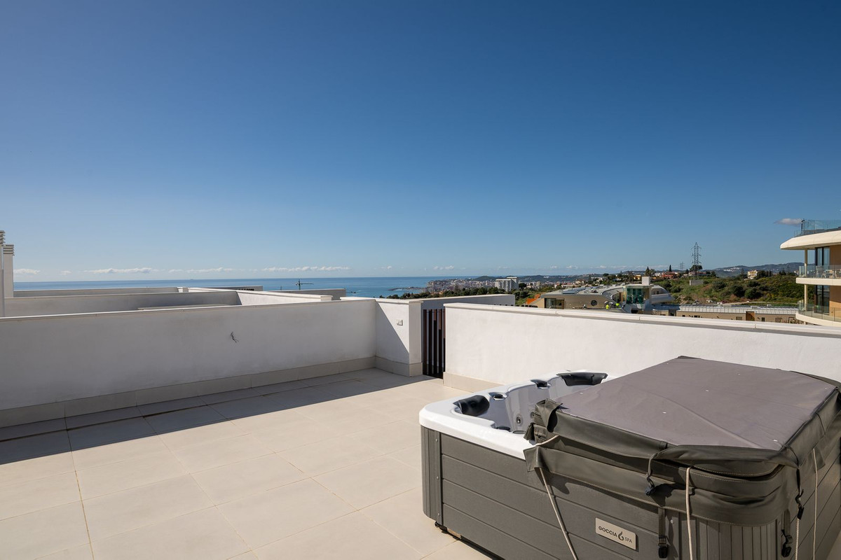 2 Bed Apartment for sale in Fuengirola Costa Del Sol, Málaga, Spain