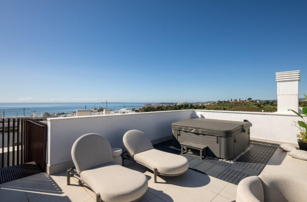 2 Bed Apartment for sale in Fuengirola Costa Del Sol, Málaga, Spain