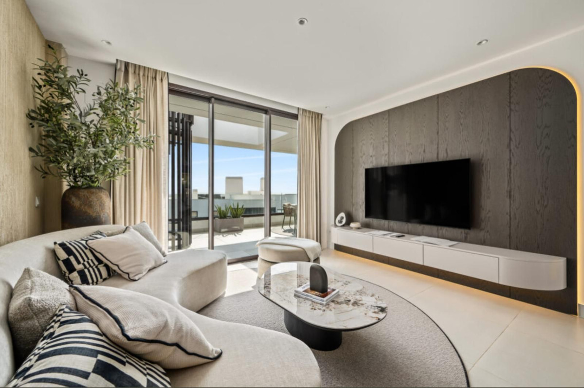 2 Bed Apartment for sale in Fuengirola Costa Del Sol, Málaga, Spain