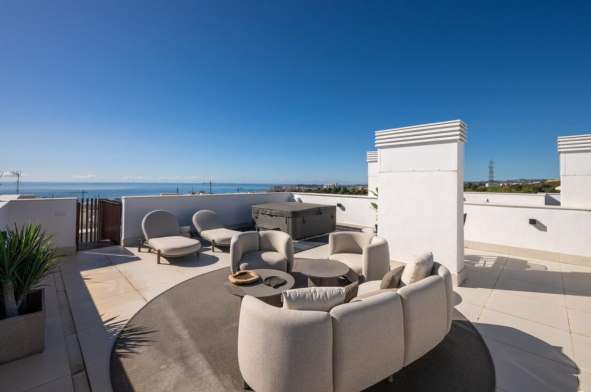 2 Bed Apartment for sale in Fuengirola Costa Del Sol, Málaga, Spain