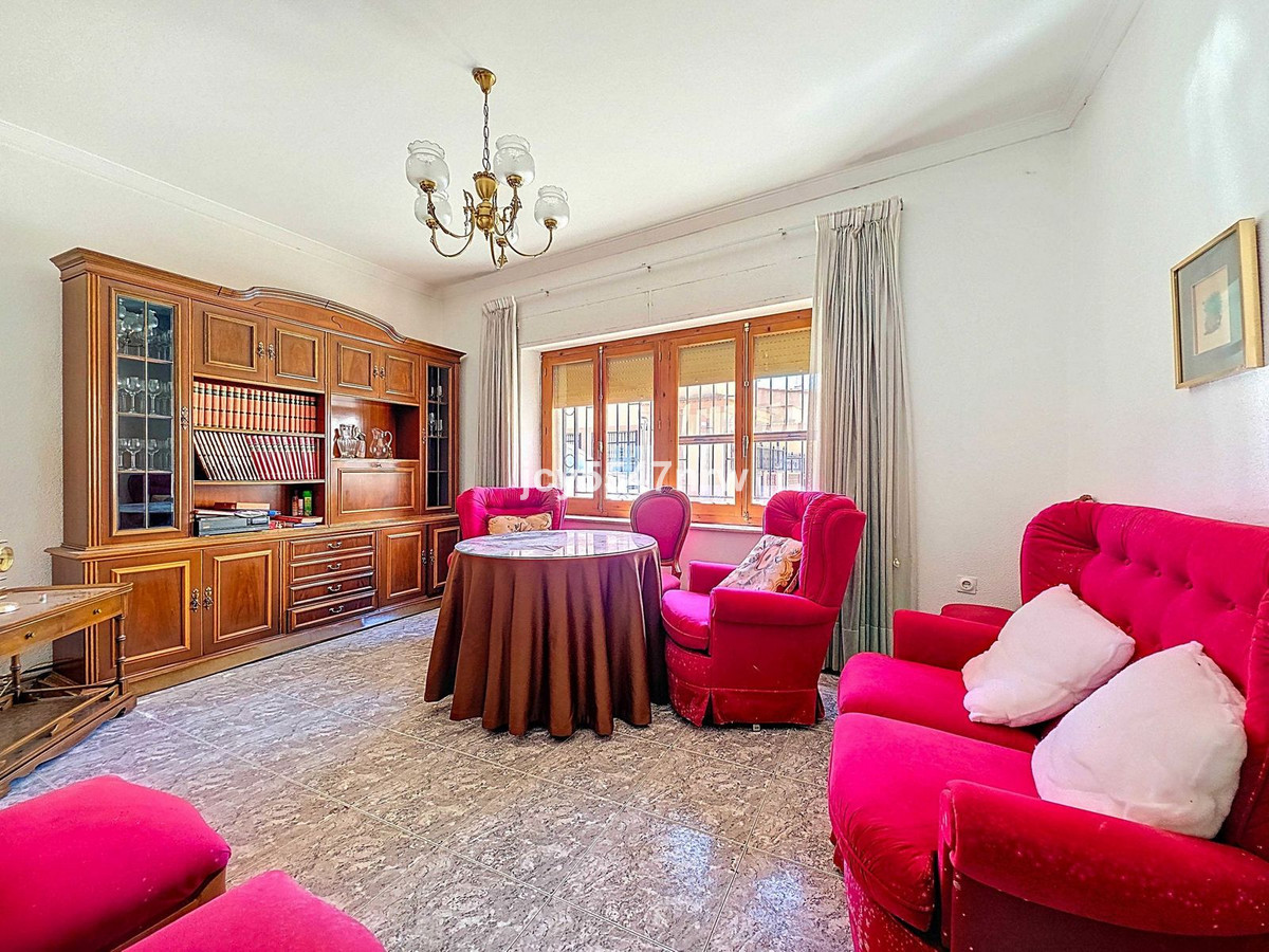 5 Bed Townhouse for sale in Pinoso Costa Blanca, Alicante, Spain