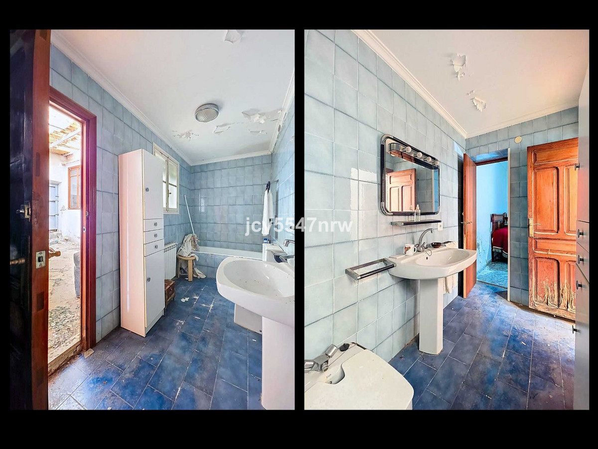 5 Bed Townhouse for sale in Pinoso Costa Blanca, Alicante, Spain