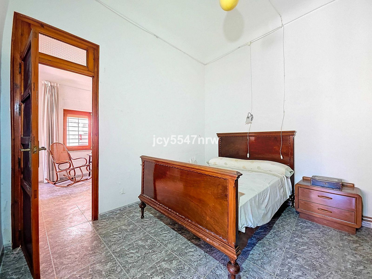 5 Bed Townhouse for sale in Pinoso Costa Blanca, Alicante, Spain