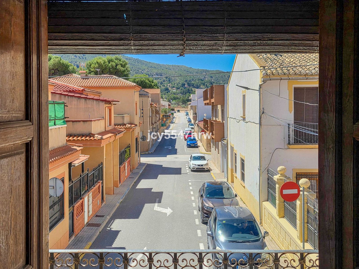 5 Bed Townhouse for sale in Pinoso Costa Blanca, Alicante, Spain