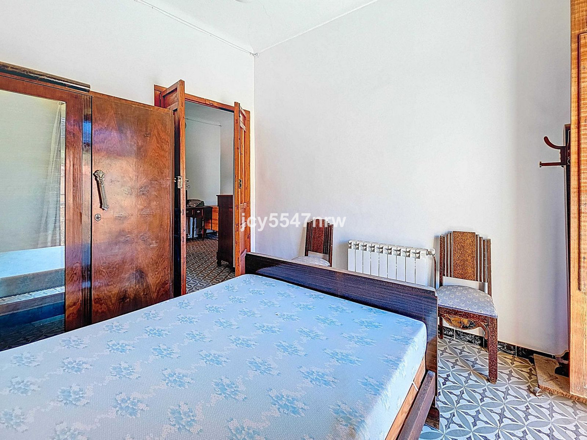 5 Bed Townhouse for sale in Pinoso Costa Blanca, Alicante, Spain