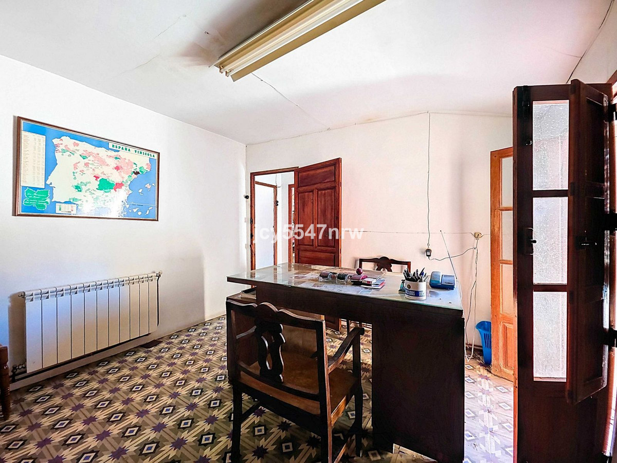 5 Bed Townhouse for sale in Pinoso Costa Blanca, Alicante, Spain