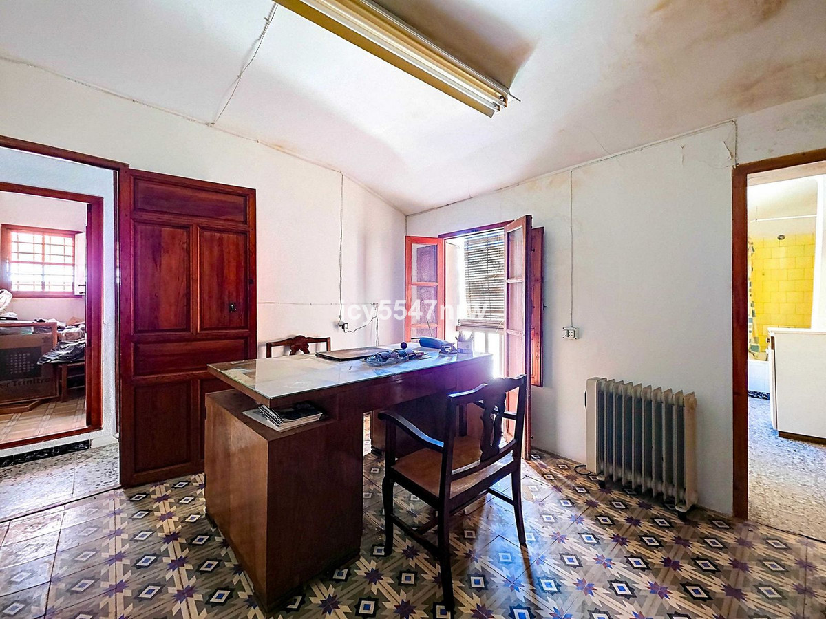5 Bed Townhouse for sale in Pinoso Costa Blanca, Alicante, Spain