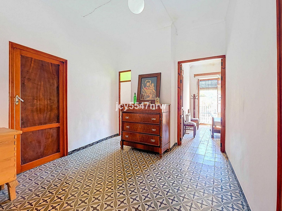 5 Bed Townhouse for sale in Pinoso Costa Blanca, Alicante, Spain