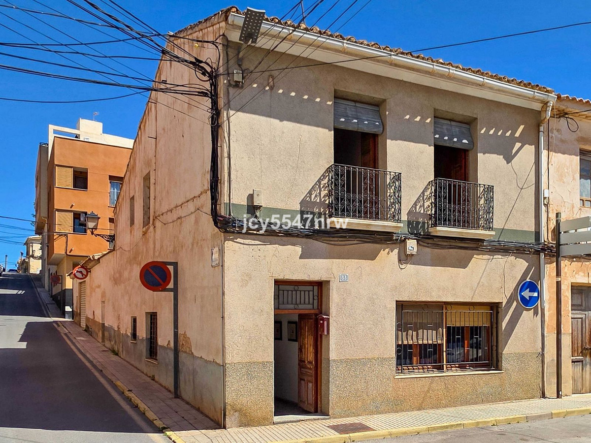5 Bed Townhouse for sale in Pinoso Costa Blanca, Alicante, Spain