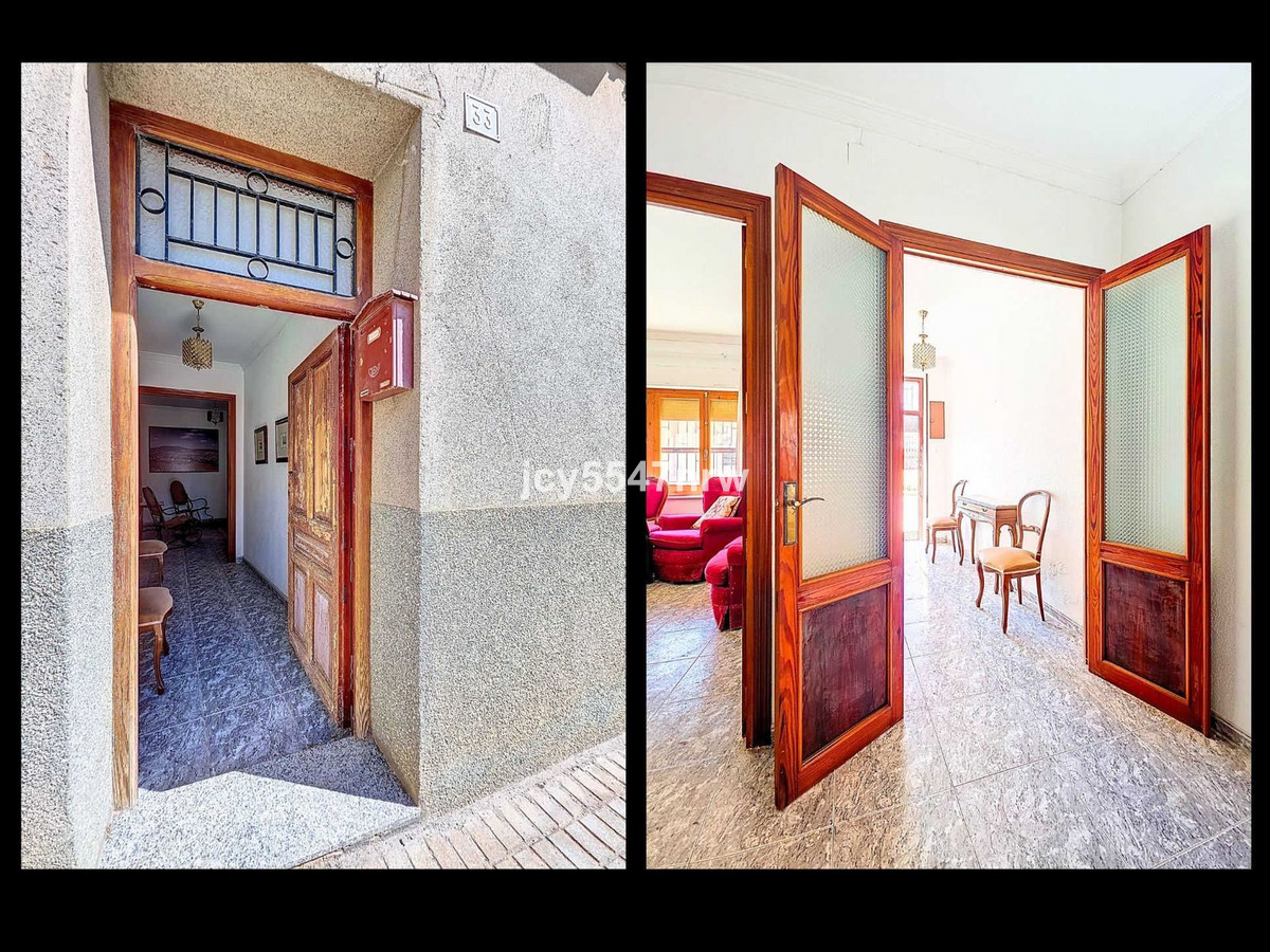 5 Bed Townhouse for sale in Pinoso Costa Blanca, Alicante, Spain