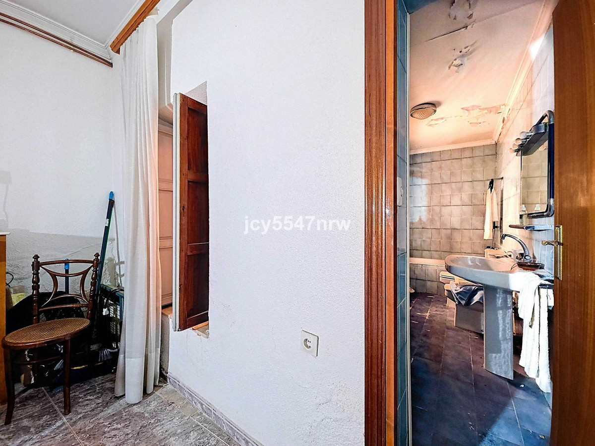 5 Bed Townhouse for sale in Pinoso Costa Blanca, Alicante, Spain