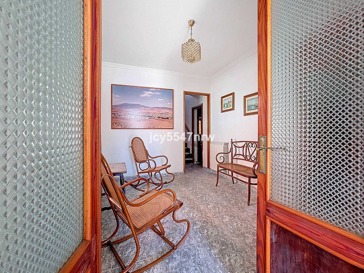 5 Bed Townhouse for sale in Pinoso Costa Blanca, Alicante, Spain