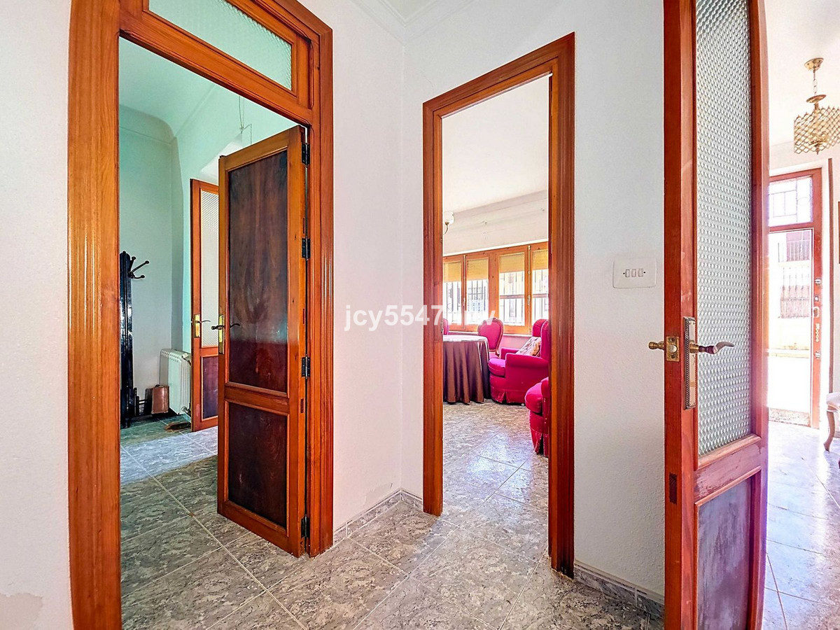 5 Bed Townhouse for sale in Pinoso Costa Blanca, Alicante, Spain