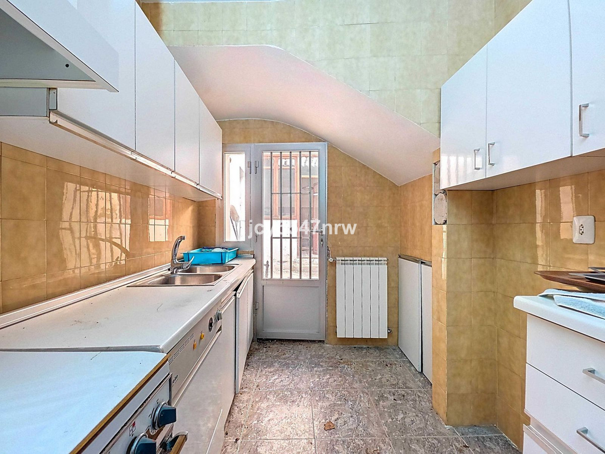 5 Bed Townhouse for sale in Pinoso Costa Blanca, Alicante, Spain