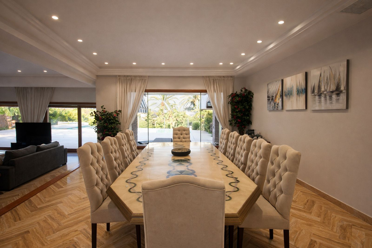 Se vende Villa - Chalet de 7 dormitorios en Costa Del Sol, Málaga, España