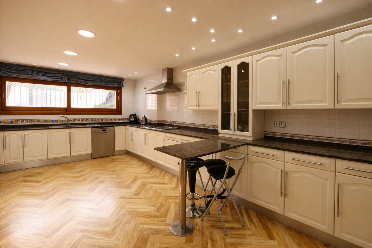 Se vende Villa - Chalet de 7 dormitorios en Costa Del Sol, Málaga, España