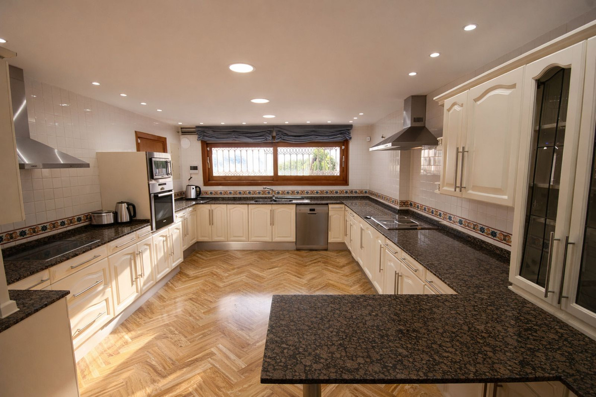 Se vende Villa - Chalet de 7 dormitorios en Costa Del Sol, Málaga, España