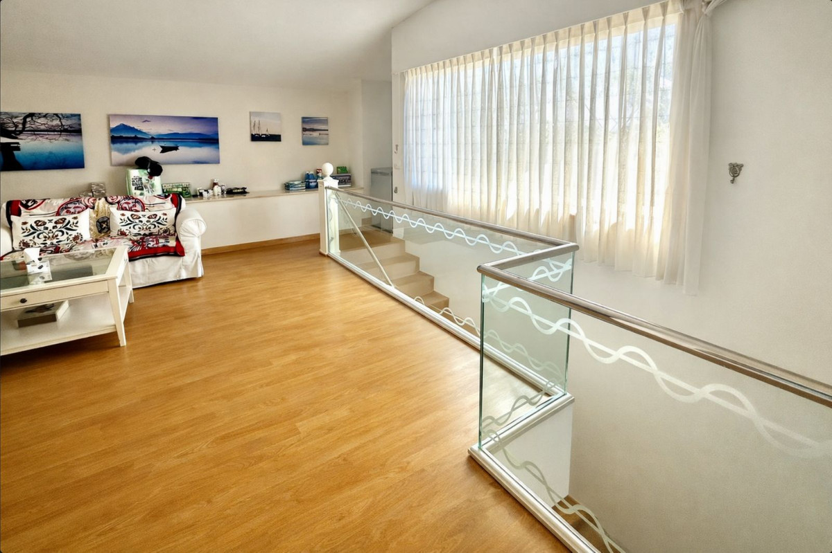 Se vende Villa - Chalet de 7 dormitorios en Costa Del Sol, Málaga, España