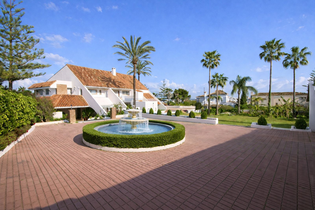 Se vende Villa - Chalet de 7 dormitorios en Costa Del Sol, Málaga, España