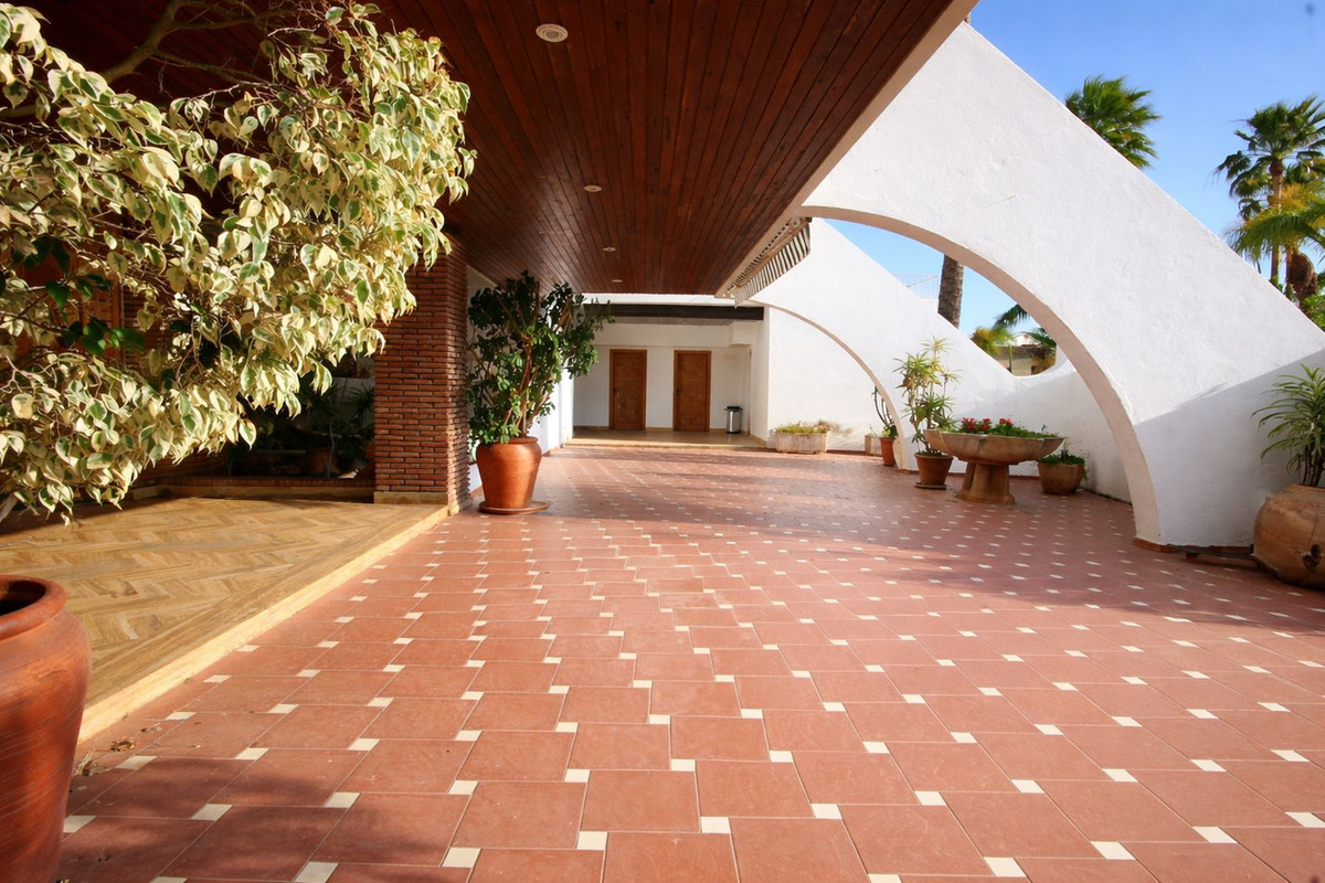 Se vende Villa - Chalet de 7 dormitorios en Costa Del Sol, Málaga, España
