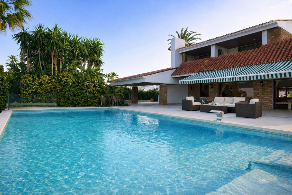 Se vende Villa - Chalet de 7 dormitorios en Costa Del Sol, Málaga, España