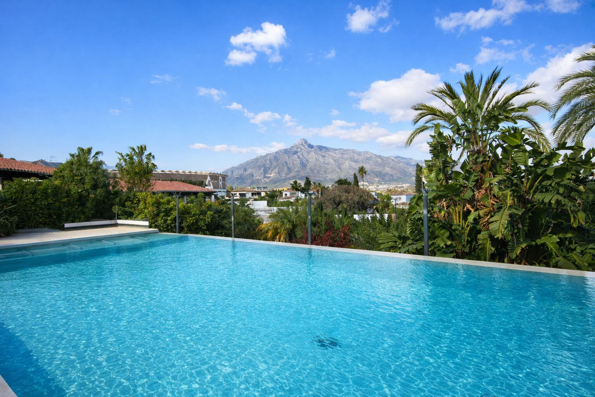 Se vende Villa - Chalet de 7 dormitorios en Costa Del Sol, Málaga, España