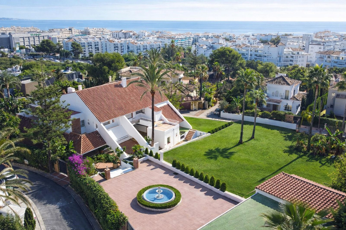 Se vende Villa - Chalet de 7 dormitorios en Costa Del Sol, Málaga, España