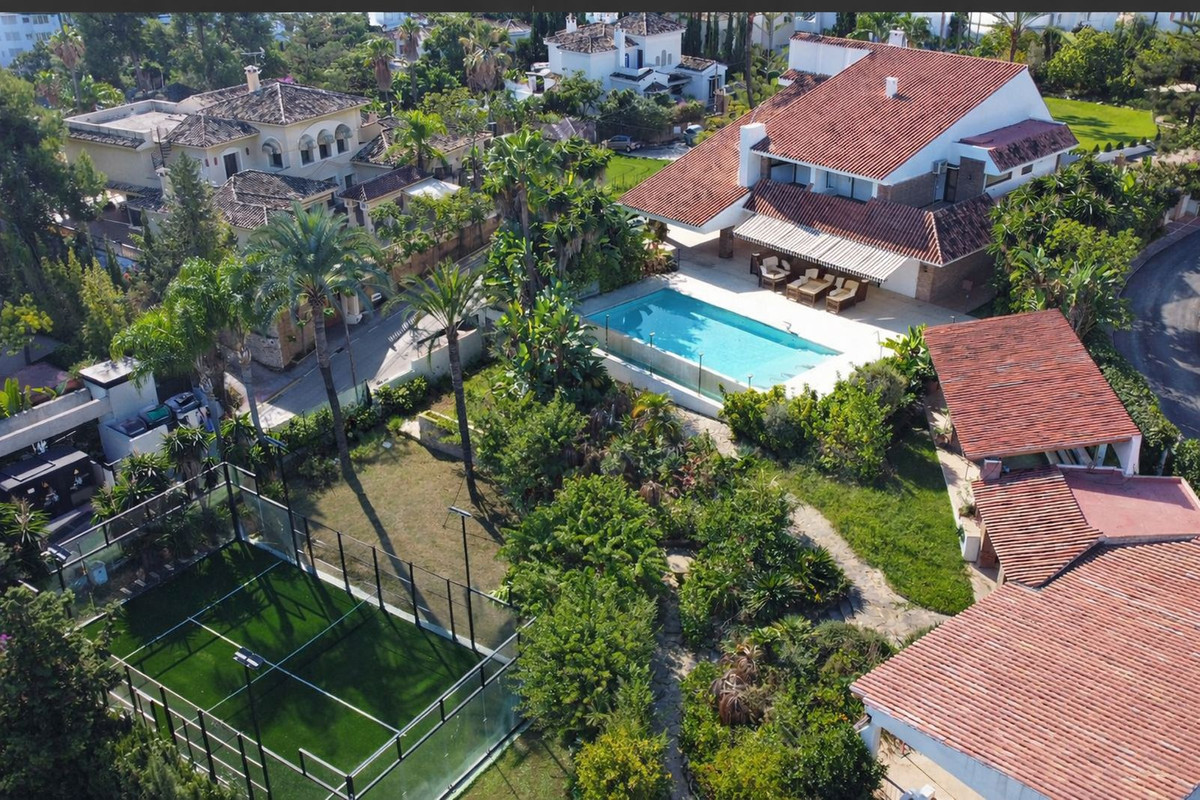 Se vende Villa - Chalet de 7 dormitorios en Costa Del Sol, Málaga, España