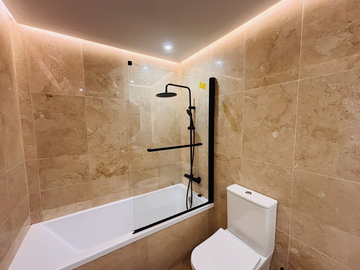 3 Bed Apartment for sale in La Duquesa Costa Del Sol, Málaga, Spain