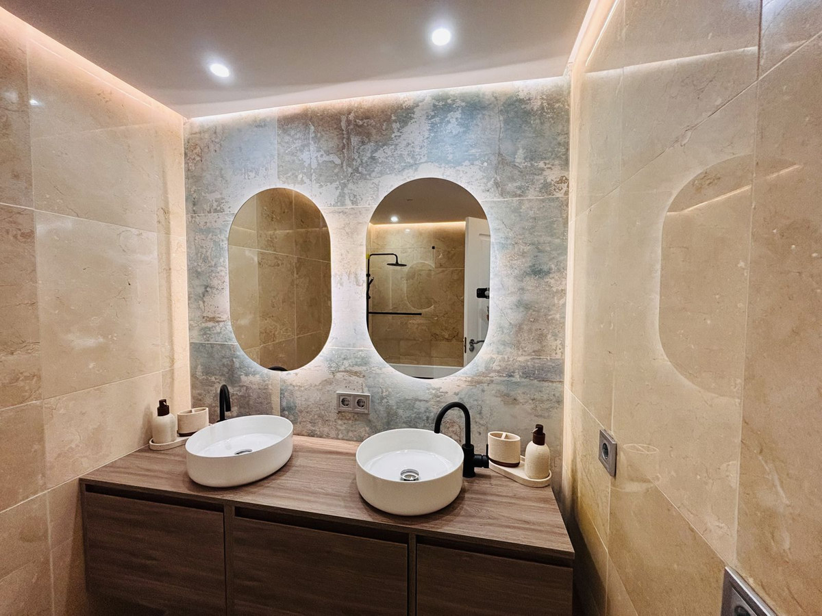 3 Bed Apartment for sale in La Duquesa Costa Del Sol, Málaga, Spain