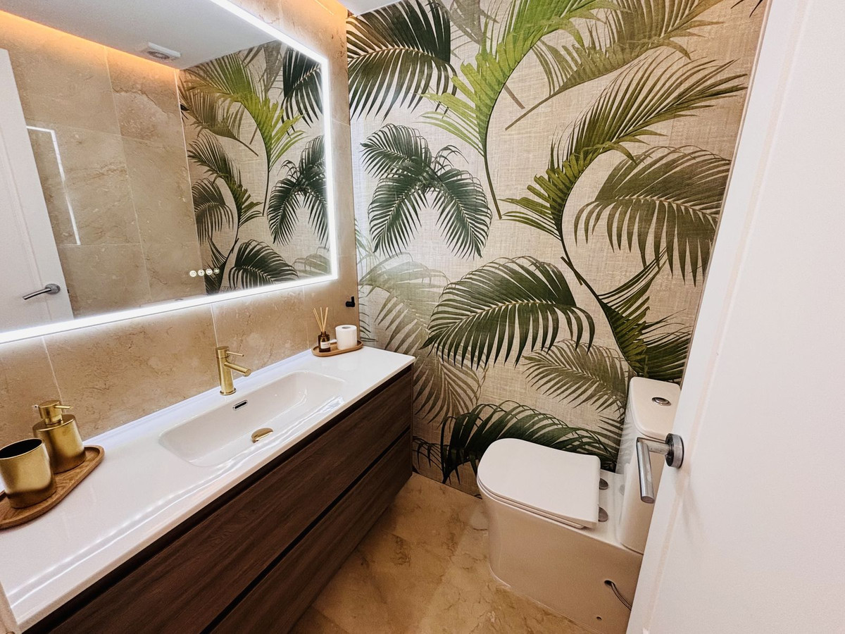 3 Bed Apartment for sale in La Duquesa Costa Del Sol, Málaga, Spain