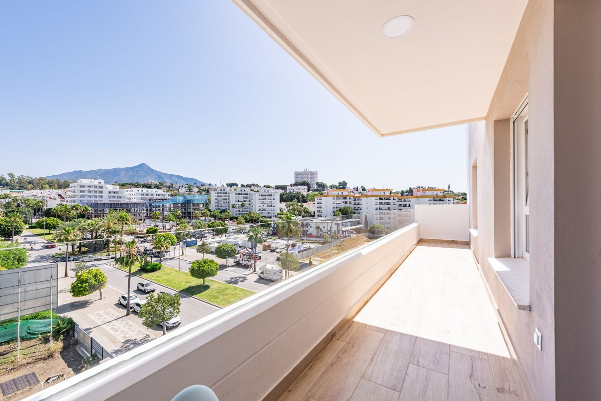 3 Bed Apartment for sale in Nueva Andalucía Costa Del Sol, Málaga, Spain