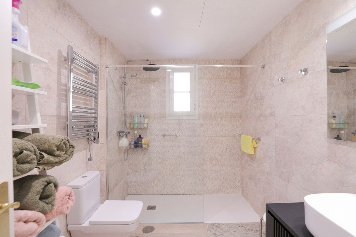 Se vende Apartamento Planta Baja de 3 dormitorios en Costa Del Sol, Málaga, España