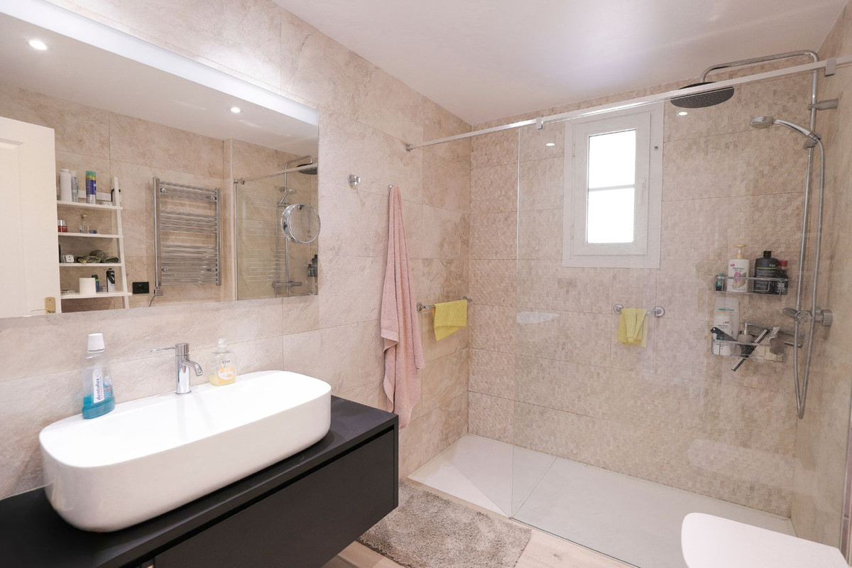 Se vende Apartamento Planta Baja de 3 dormitorios en Costa Del Sol, Málaga, España