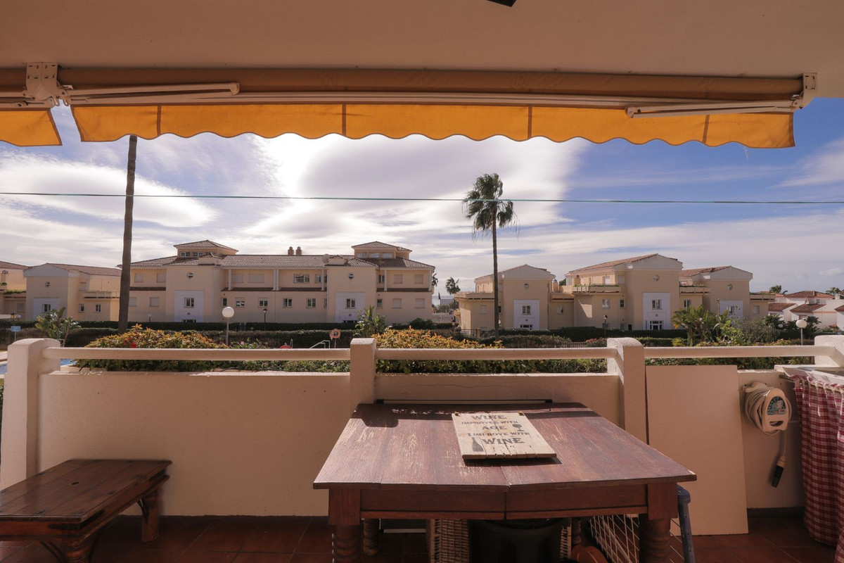 Se vende Apartamento Planta Baja de 3 dormitorios en Costa Del Sol, Málaga, España