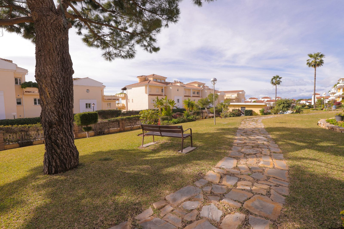 Se vende Apartamento Planta Baja de 3 dormitorios en Costa Del Sol, Málaga, España