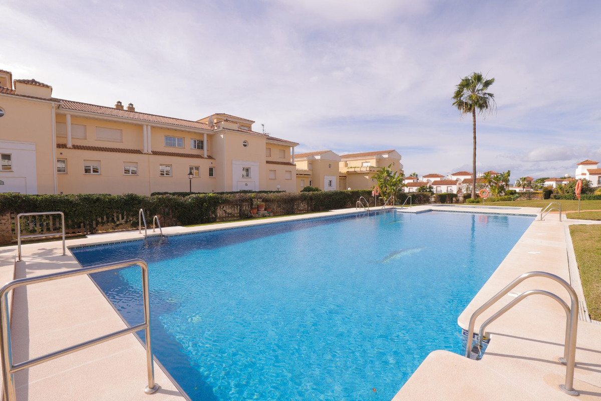 Se vende Apartamento Planta Baja de 3 dormitorios en Costa Del Sol, Málaga, España