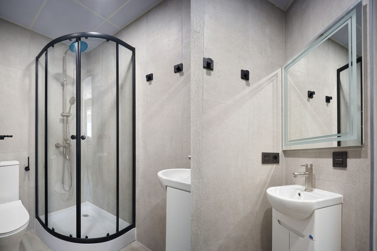 Se vende Apartamento Planta Media de 2 dormitorios en Costa Del Sol, Málaga, España