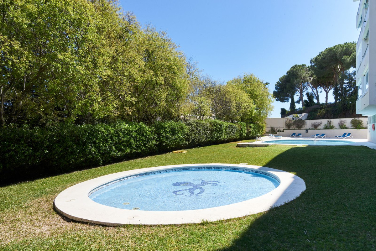 Se vende Apartamento Planta Media de 2 dormitorios en Costa Del Sol, Málaga, España