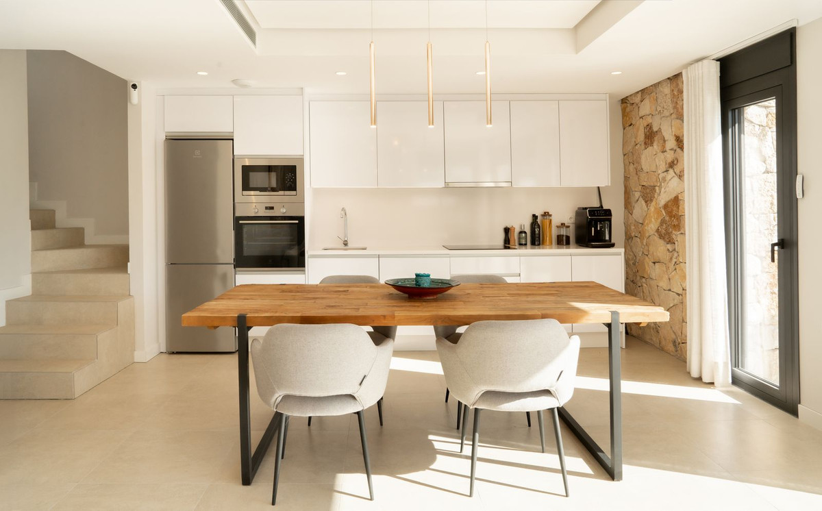 3 Bed Apartment for sale in Selwo Costa Del Sol, Málaga, Spain