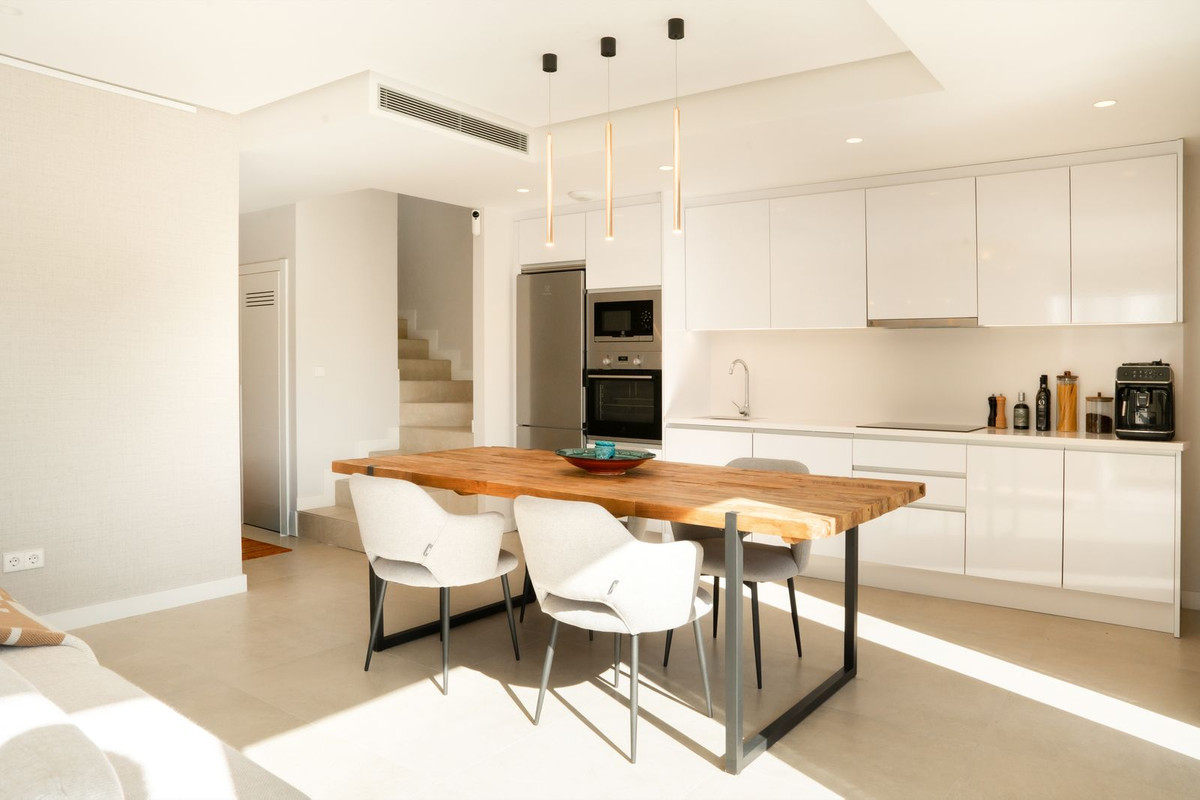 3 Bed Apartment for sale in Selwo Costa Del Sol, Málaga, Spain