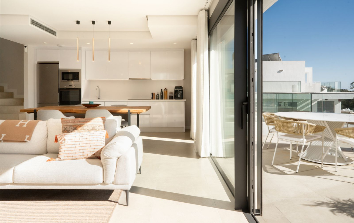 3 Bed Apartment for sale in Selwo Costa Del Sol, Málaga, Spain