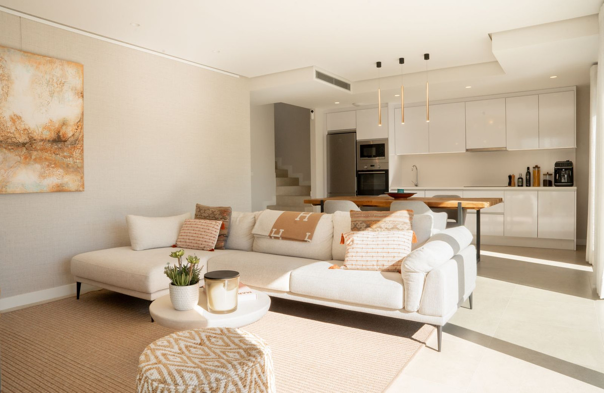 3 Bed Apartment for sale in Selwo Costa Del Sol, Málaga, Spain