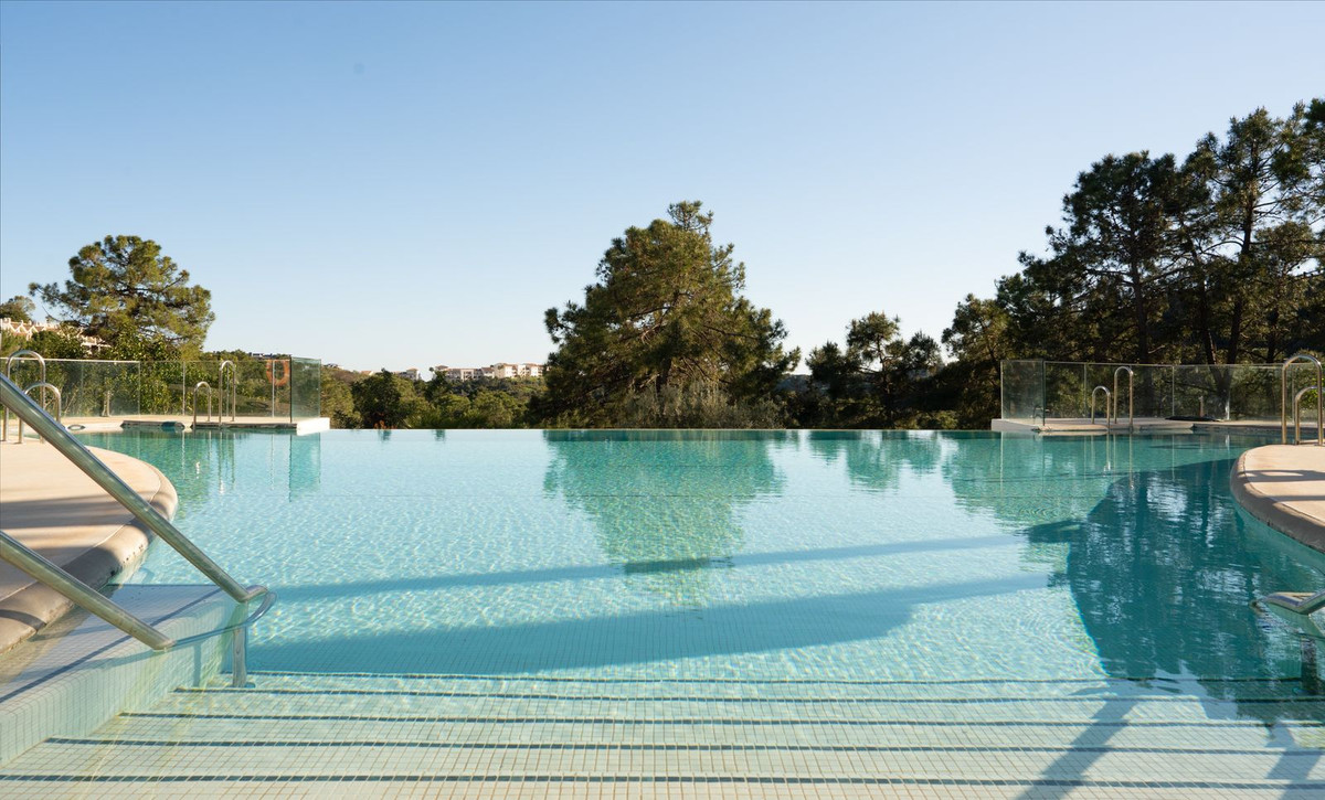 3 Bed Apartment for sale in Selwo Costa Del Sol, Málaga, Spain