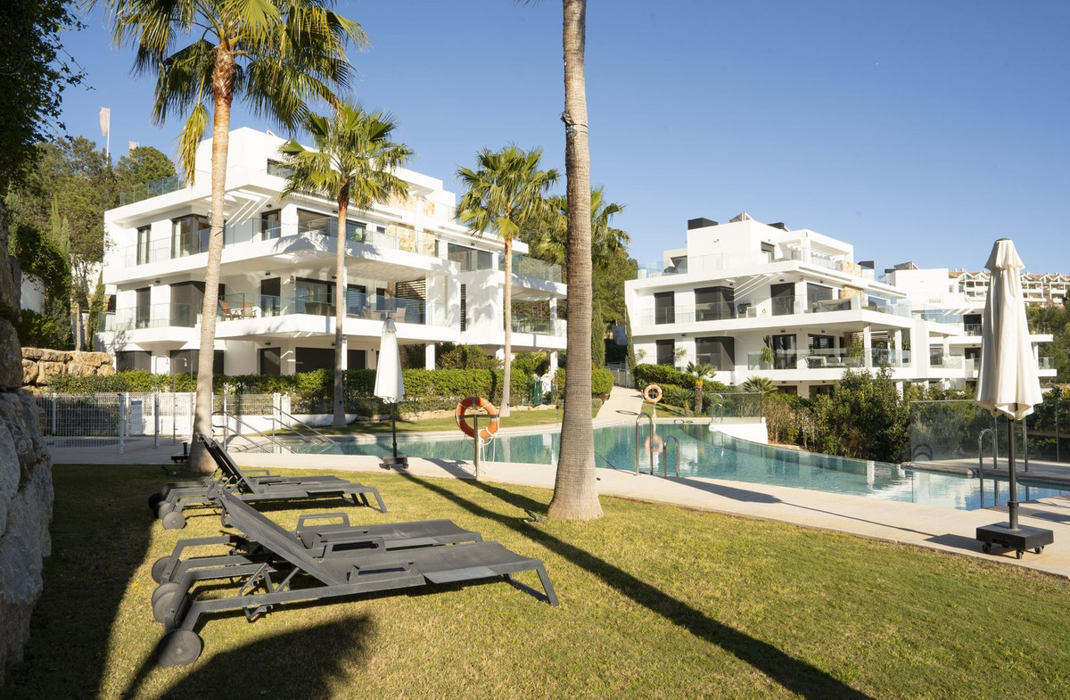 3 Bed Apartment for sale in Selwo Costa Del Sol, Málaga, Spain